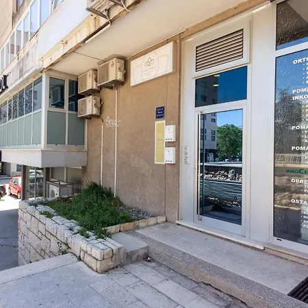 Apartman Lovret Flowers Split