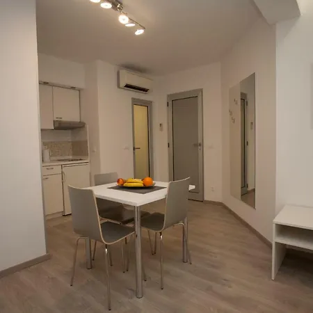 Lovret Flowers Apartman *